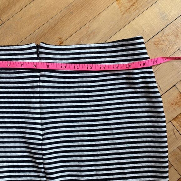 GAP striped skirt, size medium. - Picture 4 of 8